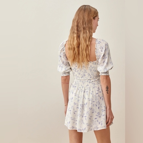 Reformation Elle Short Puff Sleeve Smocked Mini Dress in Blue & White Floral, 2 - Picture 4 of 8